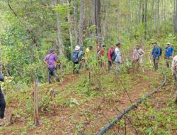 Warga PantanNangka Gotong Royong Perbaiki Pipa Air Bersih Secara Swadaya.