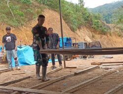 Babinsa Koramil 01/Lut Tawar Gelar Karya Bakti Bersama Warga di Paya Reje