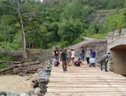PT.THL Bersama Mitra dan Warga Perbaiki Jembatan Simpil Penarun Kecamatan Linge