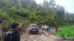PT THL Gotong Royong Perbaikan Jalan Bersama Mitra dan Warga Atu Payung