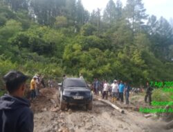 PT THL Gotong Royong Perbaikan Jalan Bersama Mitra dan Warga Atu Payung