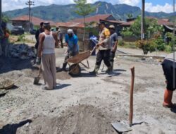 Polsek Pegasing Bersama Warga Gotong Royong Bangun dan Bersihkan Masjid di Kampung Suka Damai