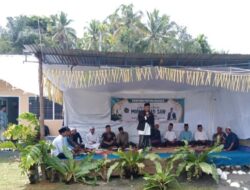 TGK.Riskana isi Ceramah, Dengan tema ” Meneladani Akhlak serta Meningkatkan Kecintaan Kita Kepada Rasulullah Muhammad Saw
