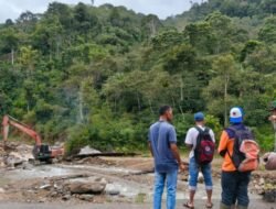 .  Anggota Posramil 08/SN Laksanakan Monitoring Normalisasi Sungai