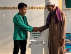 PPKPM Gelombang 2 IAIN Takengon Serahkan Dua Kotak Amal kepada Masjid Baitul Hamdi Desa Pantan Nangka